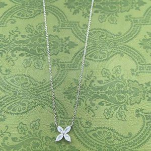 Tiffany four-leaf clover transparent diamond petal collarbone necklace